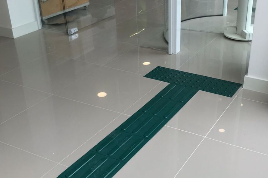 Habite-se Negado por Falta de Acessibilidade: 5 Erros Críticos que Travam sua Obra