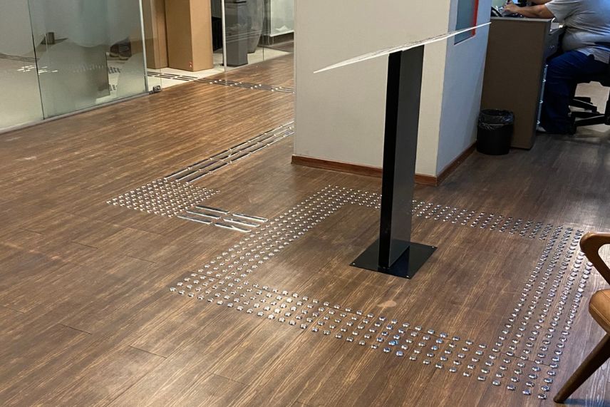 Fabricante de Sinalização Tátil em SP: Guia para Escolher e Evitar Golpes